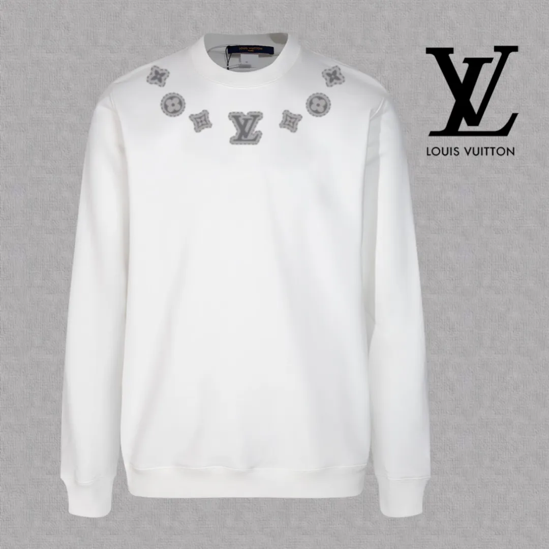 🅿️250 hot style on the shelves🔥❗ 💫〖Louis Vuitton LV〗 Fashionable round neck sweatshirt, casually matched with various styles, it is perfectly handsome😎The whole dress is made of double waistcoats, which makes the whole dress more three-dimensional. Not ordinary factories can do such fine work. The 2025 spring style counters are on sale, exquisite round neck terry sweatshirt, high-end double-strand pure cotton Customized drawstring ribs are dyed in the same vat and are complete with three standards. The chest craftsmanship adopts a simple and elegant pattern on the chest, which is easy to control for any age group! Fit and comfortable! Customized thickened 440g terry sweatshirt fabric, soft and comfortable to the touch, with a three-dimensional shape! 🙌🏻 It’s also very breathable, so it’s a versatile style that can be worn with any outfit! ✔Color: Black White Apricot Size: S M L XL 2XL